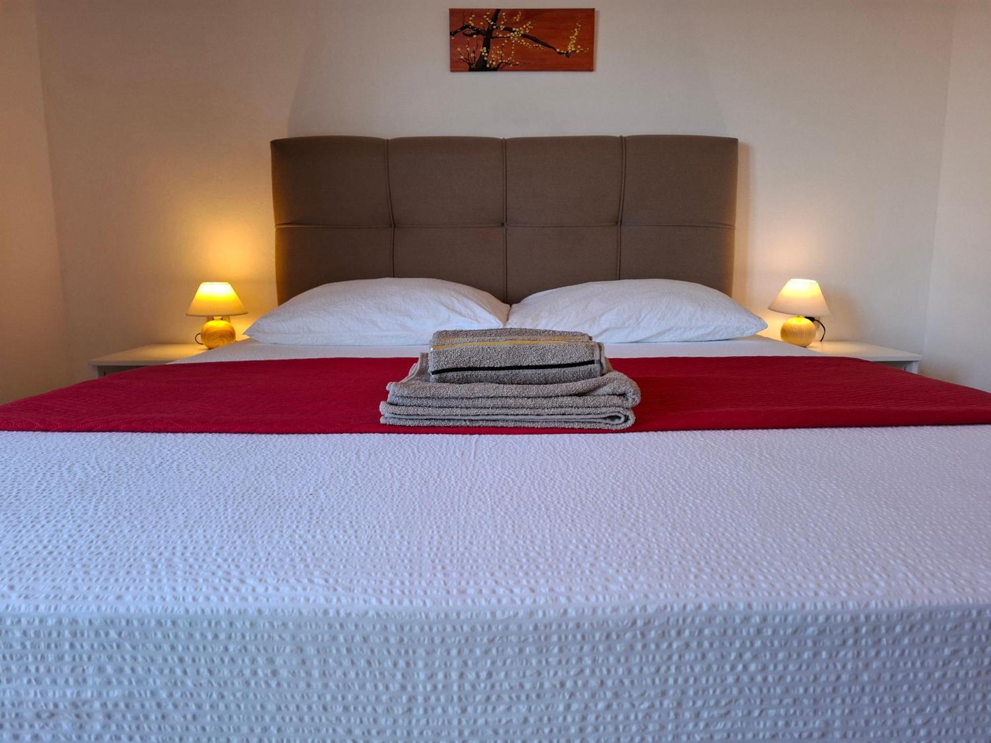 Apartments & Rooms Mila Banjol 外观 照片